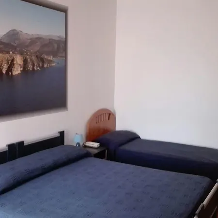 Rosy Hotel 2*